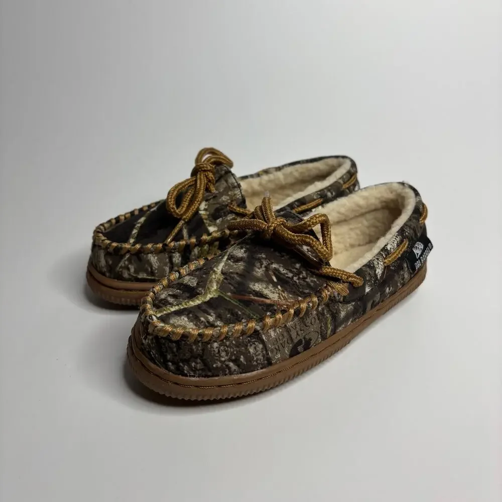 Double Barrel Kid’s Moccasin Slippers in Mossy Oak Camo/Tan